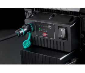 Foco híbrido LED 6050 MH con toma de corriente + MULTI BATTERY SYSTEM, compatible con las baterías 18V de 5 fabricantes - IP65